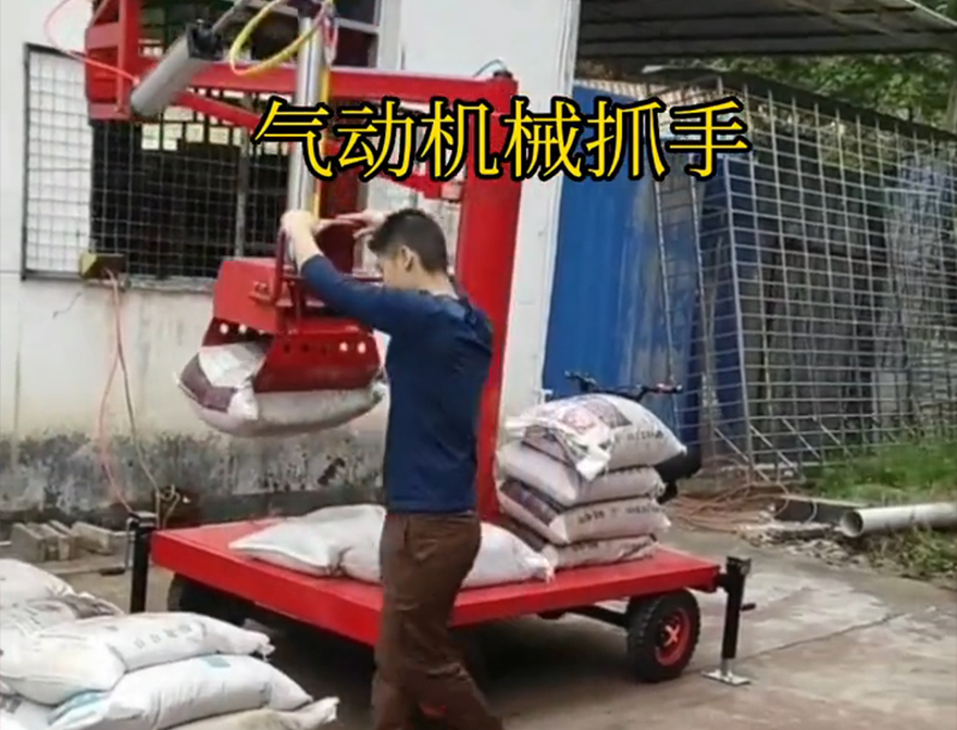 原平市机械抓手装卸水泥神器原平市本地农用随车抓处理机械抓手原平市气动吊砖饲料抓袋机